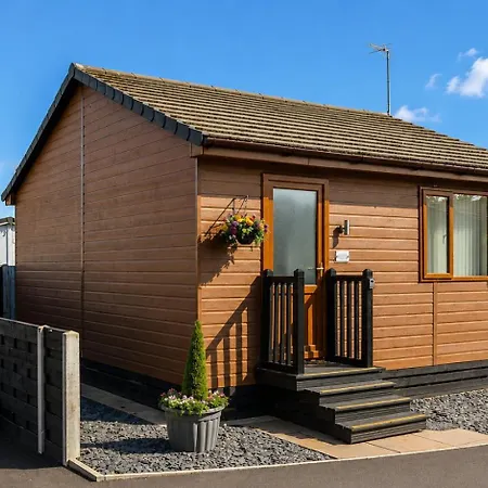 Country With Hot Tub Strensall